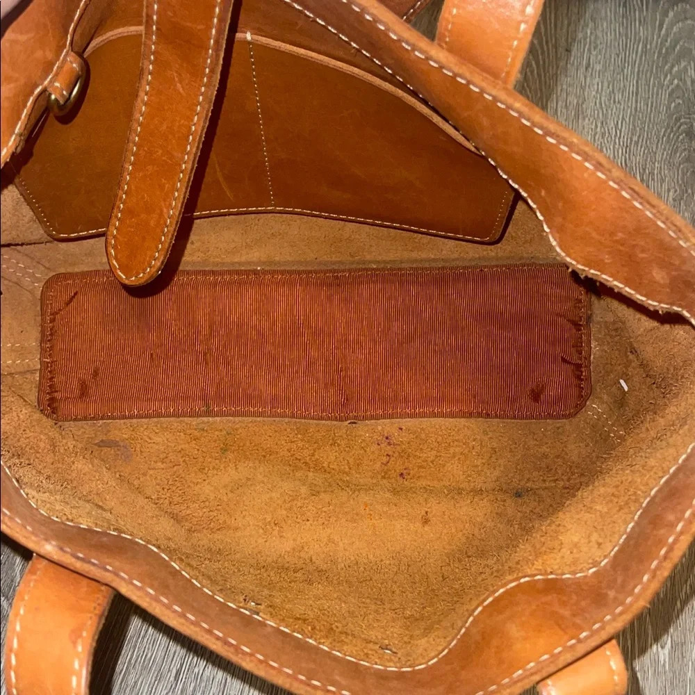 Fossil Tan Leather Tote with brass key Accent shoulder handbag medium size - Picture 7 of 12